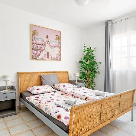 Golden Sunset Ocean View Apartment *